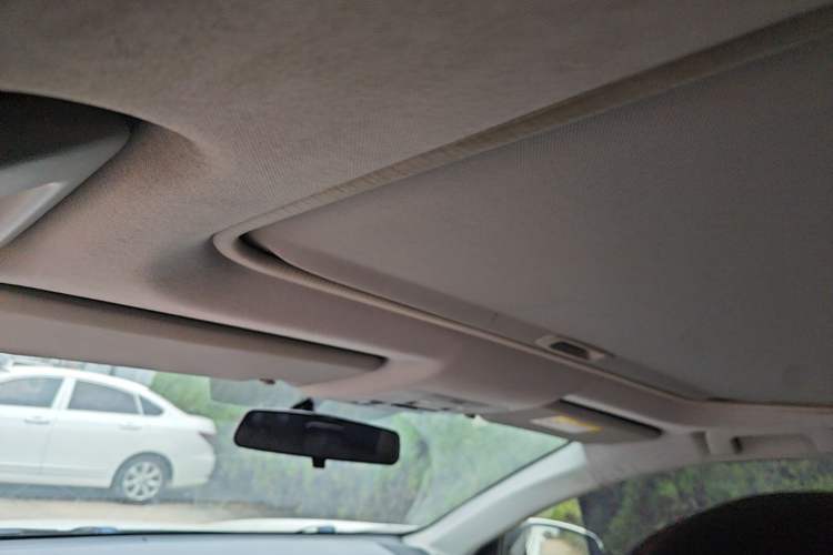 Used Toyota RAV4 2015 2.0L CVT Two-Wheel Drive Fashion Edition Headliner