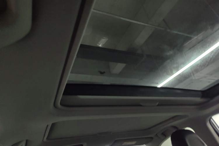 Used Toyota RAV4 2015 2.5L Automatic 4x4 Elite Edition Headliner