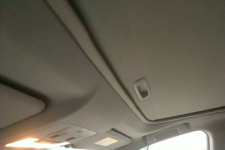 Used Toyota RAV4 2015 2.0L CVT Two-Wheel Drive Fashion Edition Headliner