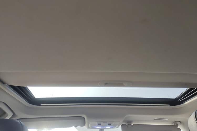 Used Toyota RAV4 2015 2.0L CVT Two-Wheel Drive Fashion Edition Headliner