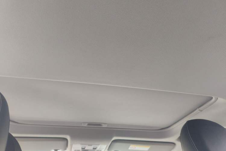 Used Toyota RAV4 2015 2.0L CVT Two-Wheel Drive Fashion Edition Headliner