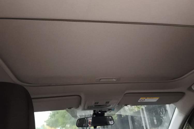 Used Toyota RAV4 2015 2.0L CVT Two-Wheel Drive Fashion Edition Headliner