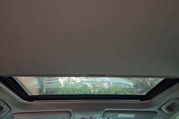 Used Toyota RAV4 2015 2.0L CVT Two-Wheel Drive Fashion Edition Headliner