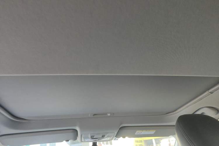 Used Toyota RAV4 2015 2.0L CVT Two-Wheel Drive Fashion Edition Headliner