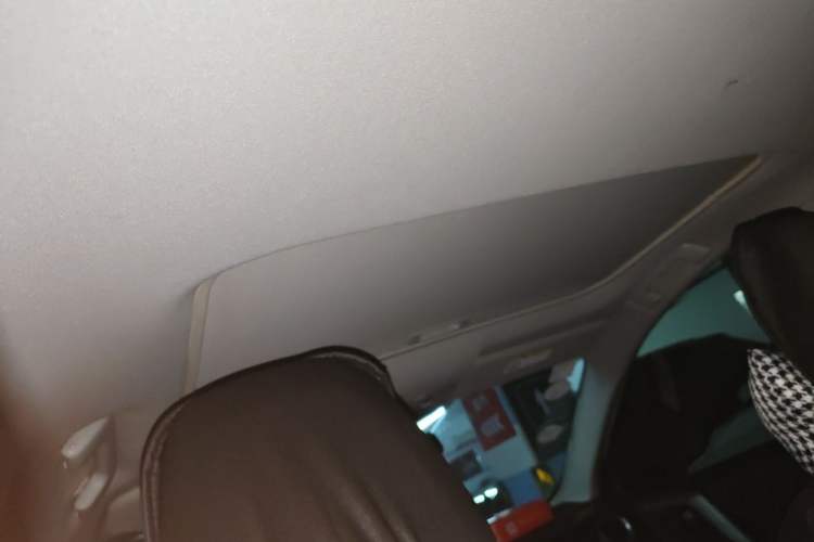 Used Toyota RAV4 2015 2.0L CVT Two-Wheel Drive Fashion Edition Headliner