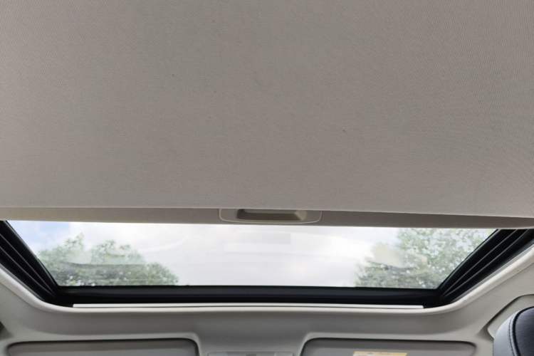 Used Toyota RAV4 2015 2.0L CVT Two-Wheel Drive Fashion Edition Headliner
