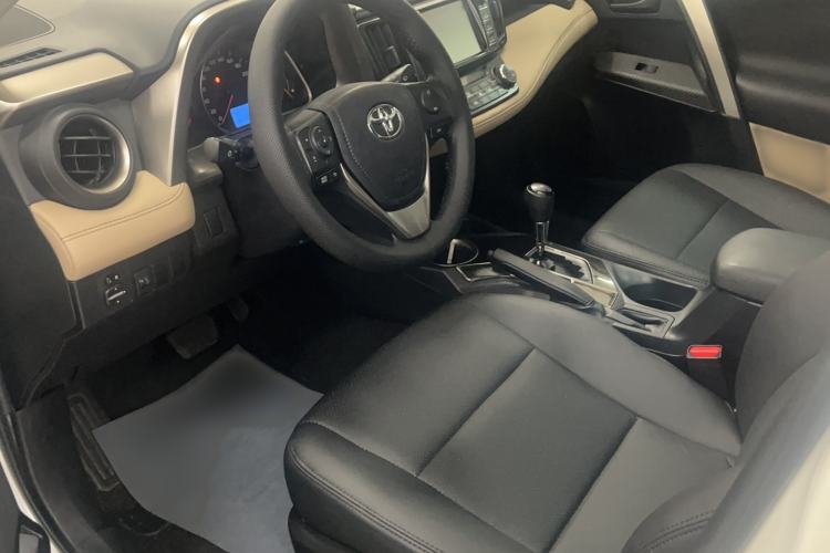 Used Toyota RAV4 2015 2.0L CVT Two-Wheel Drive Fashion Edition Interior 1
