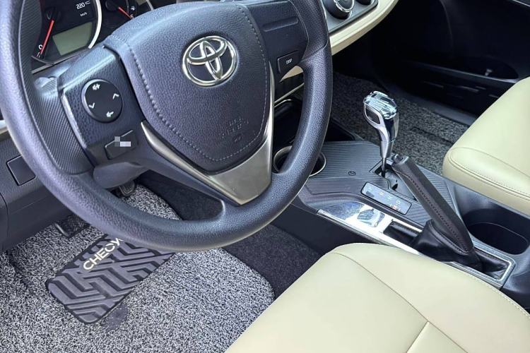 Used Toyota RAV4 2015 2.0L CVT Two-Wheel Drive Urban Edition Interior 1