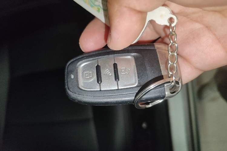 Used Toyota RAV4 2015 2.0L CVT Two-Wheel Drive Fashion Edition Interior 1