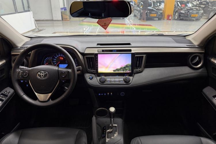 Used Toyota RAV4 2015 2.5L Automatic 4x4 Elite Edition Interior 1