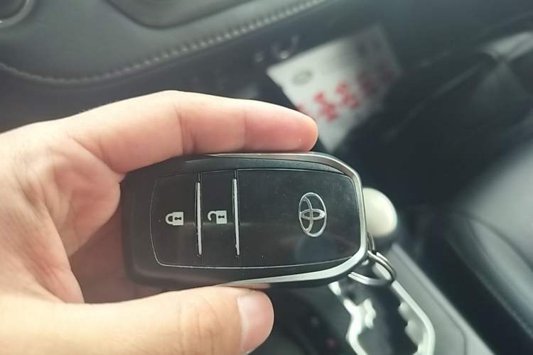 Used Toyota RAV4 2015 2.5L Automatic 4x4 Elite Edition Interior 1