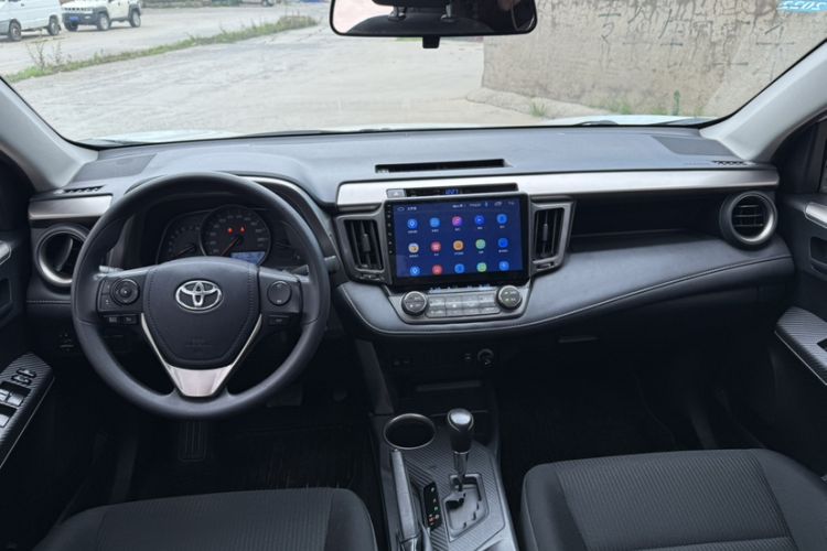 Used Toyota RAV4 2015 2.0L CVT Two-Wheel Drive Fashion Edition Interior 1