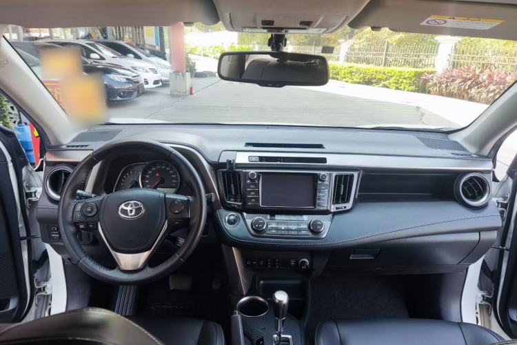 Used Toyota RAV4 2015 2.5L Automatic 4x4 Elite Edition Interior 1