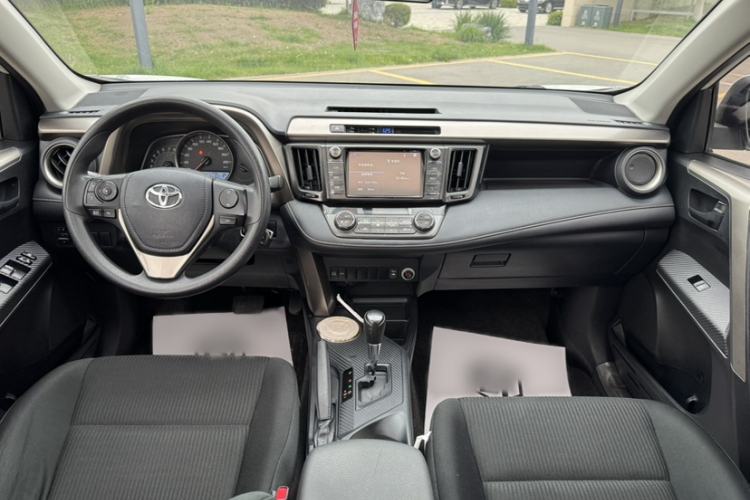 Used Toyota RAV4 2015 2.0L CVT Two-Wheel Drive Fashion Edition Interior 1