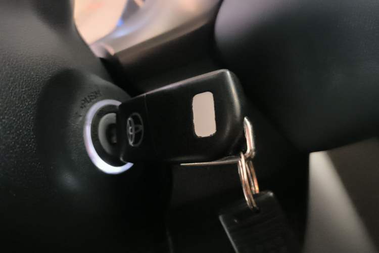 Used Toyota RAV4 2015 2.0L CVT Two-Wheel Drive Fashion Edition Interior 1