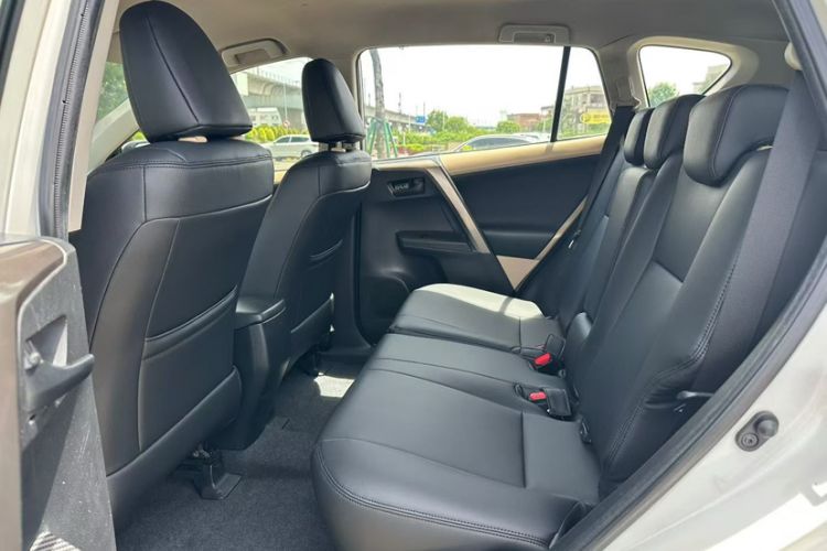 Used Toyota RAV4 2015 2.0L CVT Two-Wheel Drive Urban Edition Interior 1