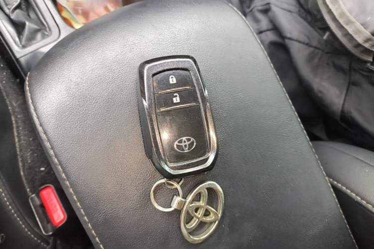 Used Toyota RAV4 2015 2.5L Automatic 4x4 Elite Edition Interior 1