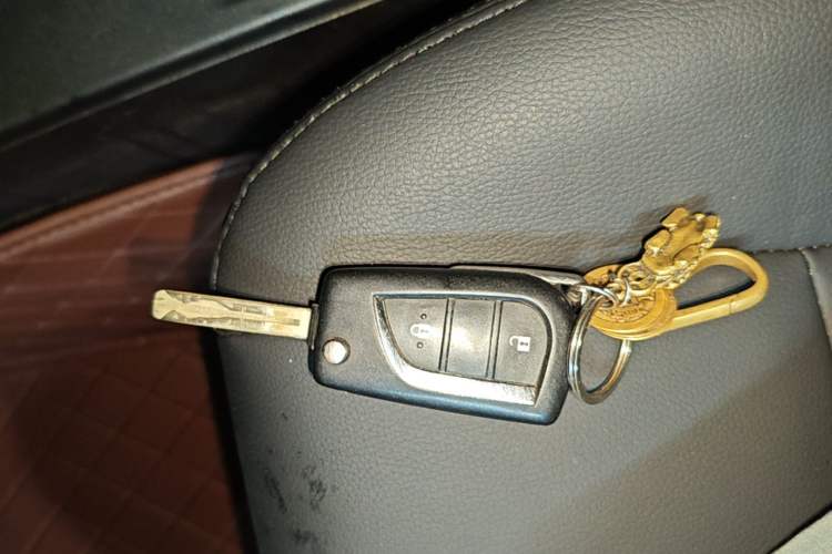 Used Toyota RAV4 2015 2.0L CVT Two-Wheel Drive Fashion Edition Interior 1