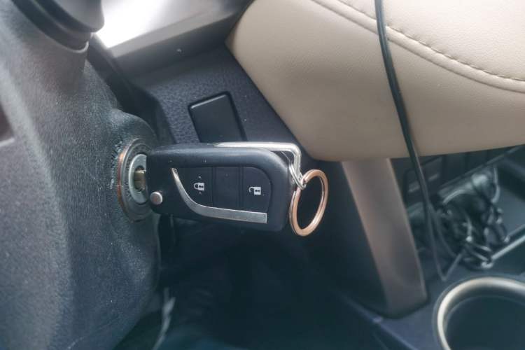 Used Toyota RAV4 2015 2.0L CVT Two-Wheel Drive Fashion Edition Interior 1