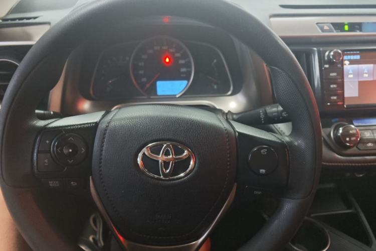 Used Toyota RAV4 2015 2.0L CVT Two-Wheel Drive Fashion Edition Interior 1