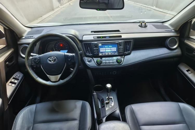 Used Toyota RAV4 2015 2.5L Automatic 4x4 Elite Edition Interior 1