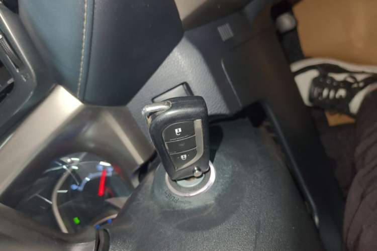 Used Toyota RAV4 2015 2.0L CVT Two-Wheel Drive Fashion Edition Interior 1