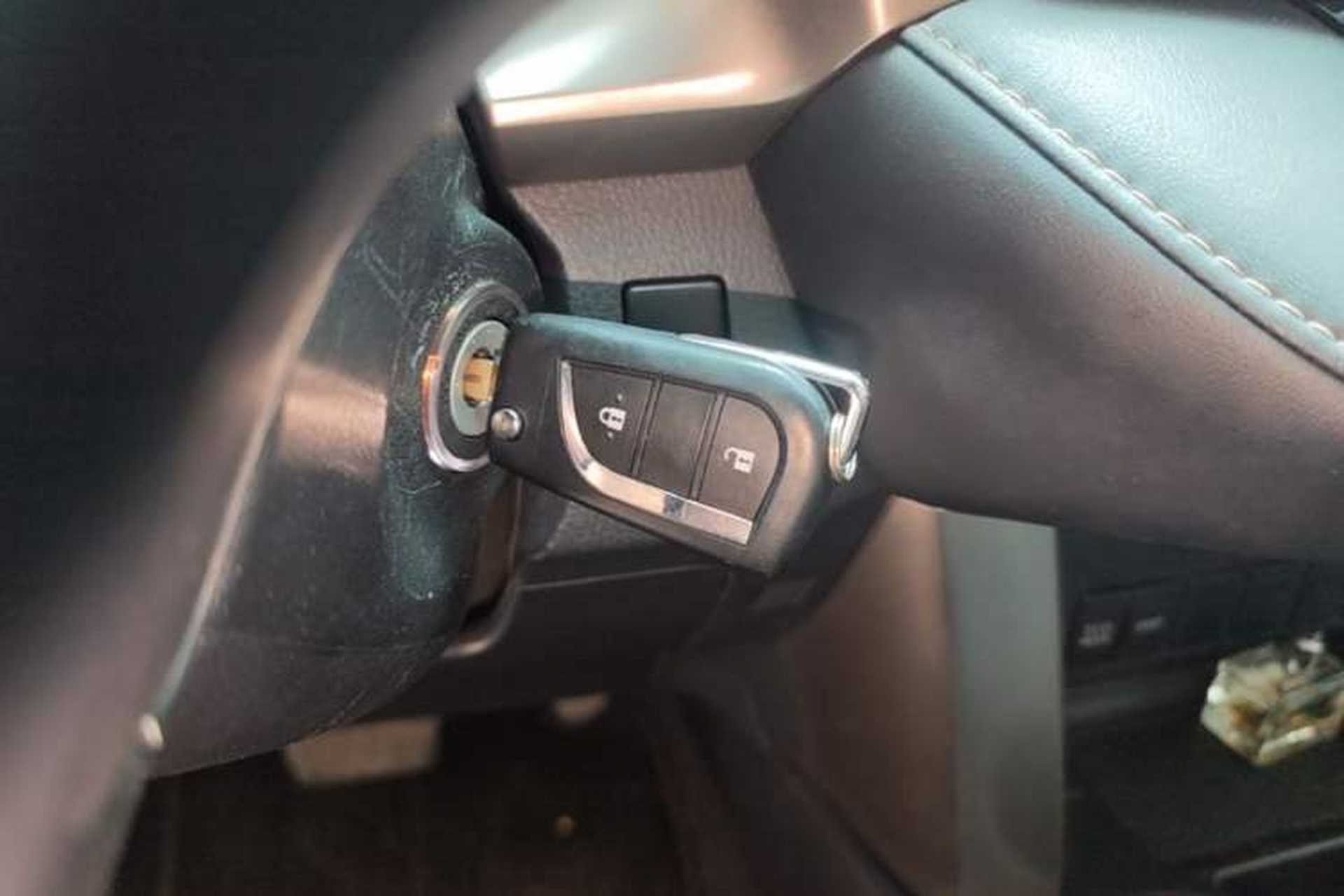 Used Toyota RAV4 2015 2.0L CVT Two-Wheel Drive Fashion Edition Interior 1