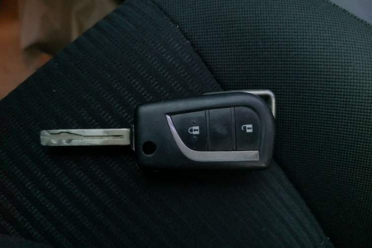 Used Toyota RAV4 2015 2.0L CVT Two-Wheel Drive Fashion Edition Interior 1