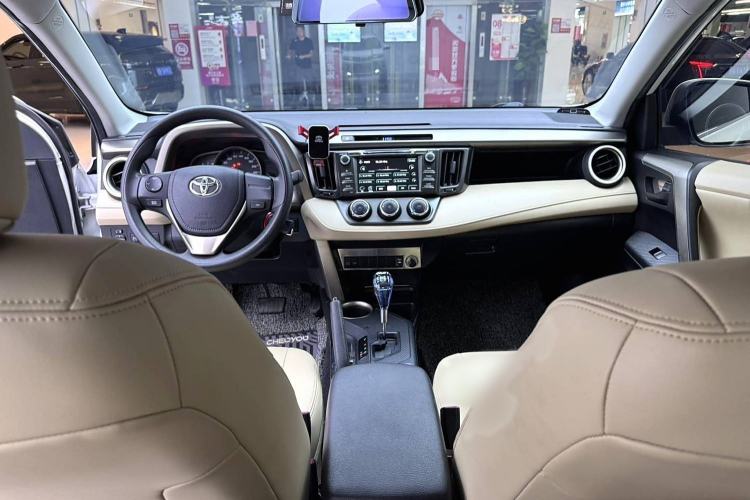 Used Toyota RAV4 2015 2.0L CVT Two-Wheel Drive Urban Edition Interior 2