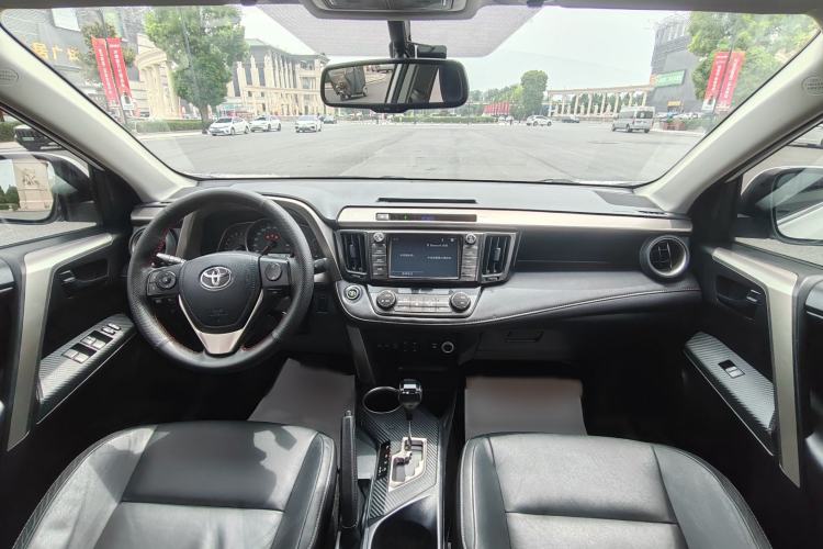 Used Toyota RAV4 2015 2.5L Automatic 4x4 Elite Edition Interior 2