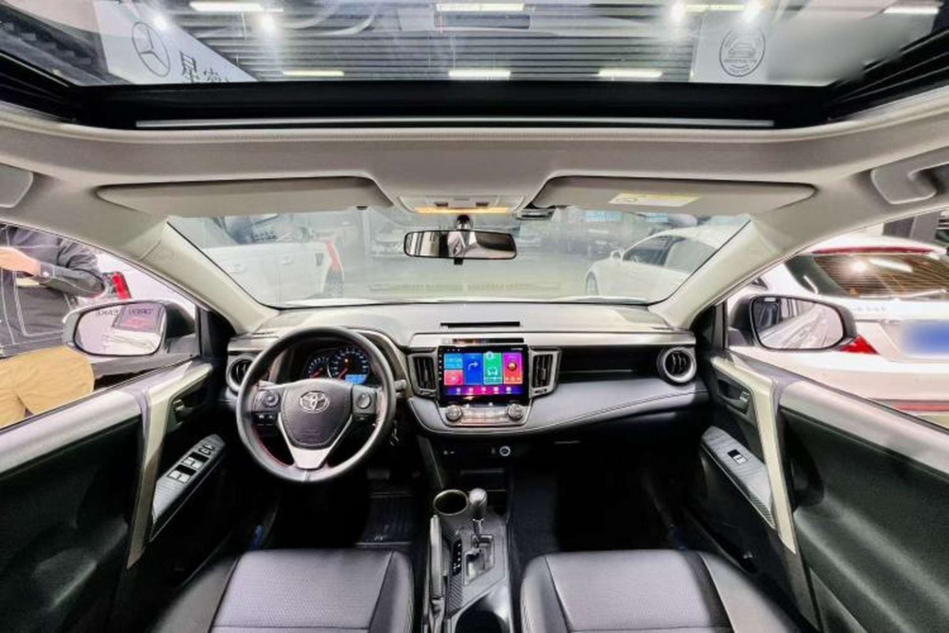 Used Toyota RAV4 2015 2.0L CVT Two-Wheel Drive Fashion Edition Interior 2
