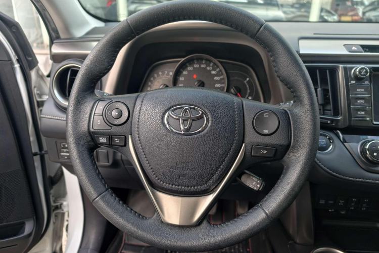 Used Toyota RAV4 2015 2.5L Automatic 4x4 Elite Edition Interior 3