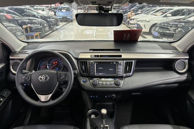 Used Toyota RAV4 2015 2.0L CVT Four-Wheel Drive New Edition Interior 3