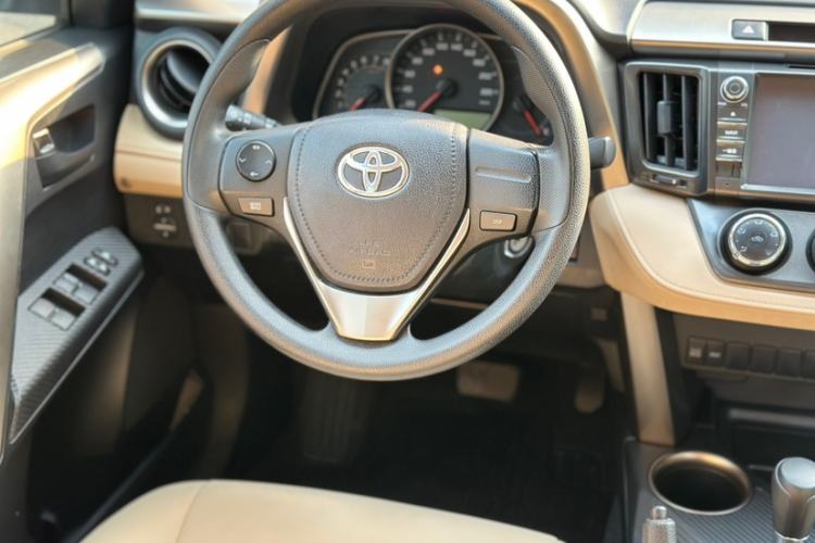 Used Toyota RAV4 2015 2.0L CVT Two-Wheel Drive Urban Edition Interior 3