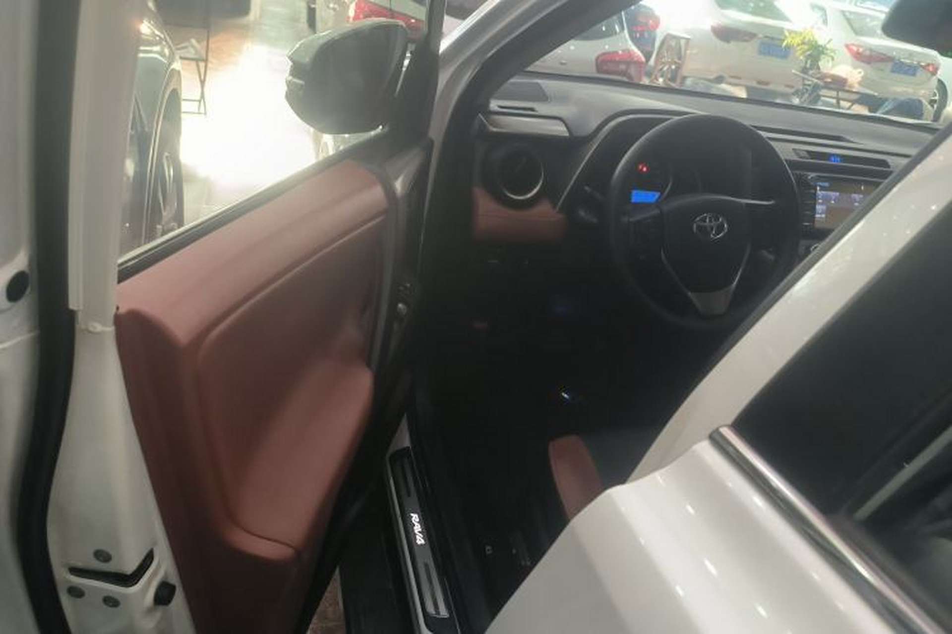 Used Toyota RAV4 2015 2.5L Automatic 4x4 Elite Edition Interior 3