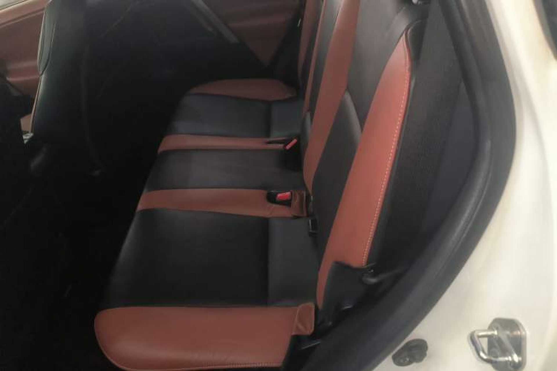 Used Toyota RAV4 2015 2.5L Automatic 4x4 Elite Edition Interior 4