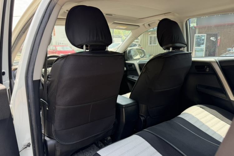 Used Toyota RAV4 2015 2.0L CVT Two-Wheel Drive Fashion Edition Interior 5