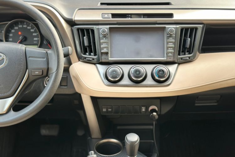 Used Toyota RAV4 2015 2.0L CVT Two-Wheel Drive Urban Edition Interior 9