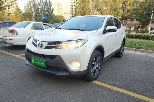 Ojetý Toyota RAV4 2015 2.5L Automatic 4x4 Elite Edition