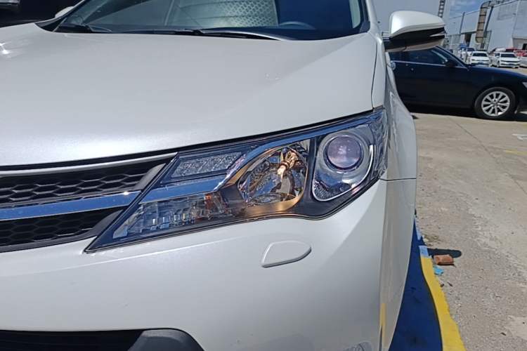 Used Toyota RAV4 2015 2.5L Automatic 4x4 Elite Edition Left Front Headlight