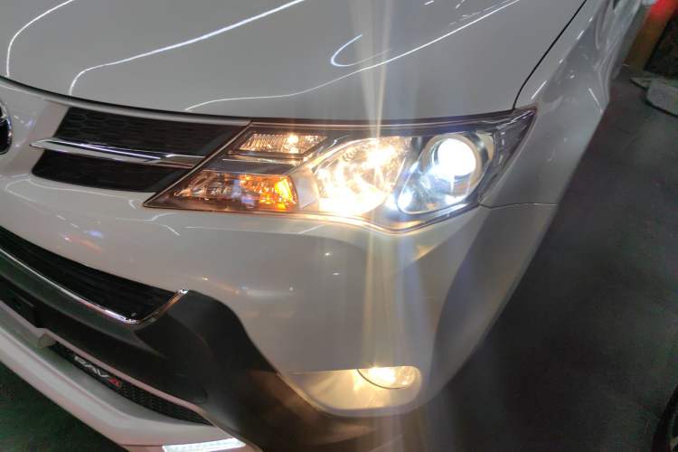 Used Toyota RAV4 2015 2.0L CVT Two-Wheel Drive Urban Edition Left Front Headlight
