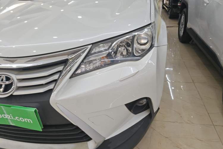 Used Toyota RAV4 2015 2.5L Automatic 4x4 Elite Edition Left Front Headlight
