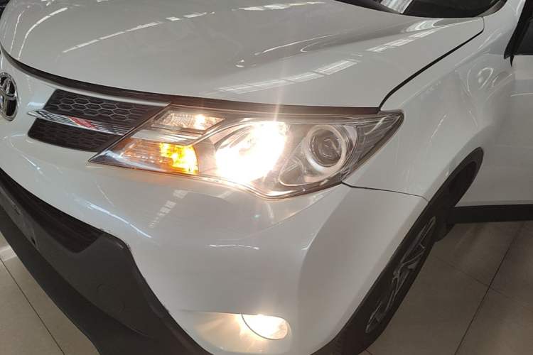 Used Toyota RAV4 2015 2.0L CVT Two-Wheel Drive Fashion Edition Left Front Headlight