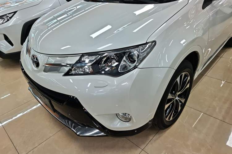 Used Toyota RAV4 2015 2.5L Automatic 4x4 Elite Edition Left Front Headlight
