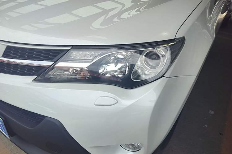 Used Toyota RAV4 2015 2.5L Automatic 4x4 Elite Edition Left Front Headlight
