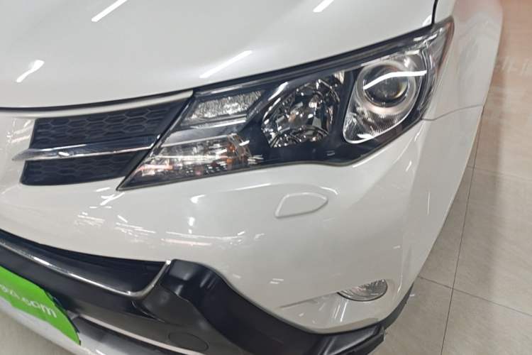 Used Toyota RAV4 2015 2.5L Automatic 4x4 Elite Edition Left Front Headlight