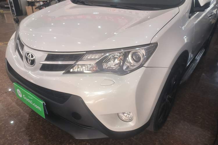 Used Toyota RAV4 2015 2.5L Automatic 4x4 Elite Edition Left Front Headlight