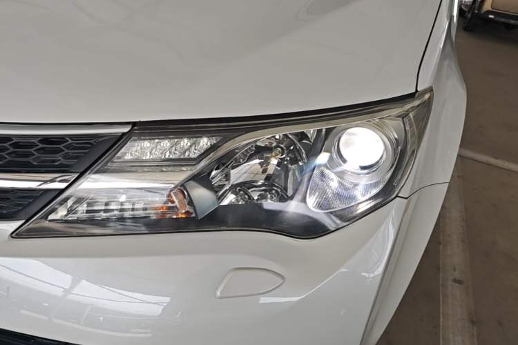 Used Toyota RAV4 2015 2.5L Automatic 4x4 Elite Edition Left Front Headlight
