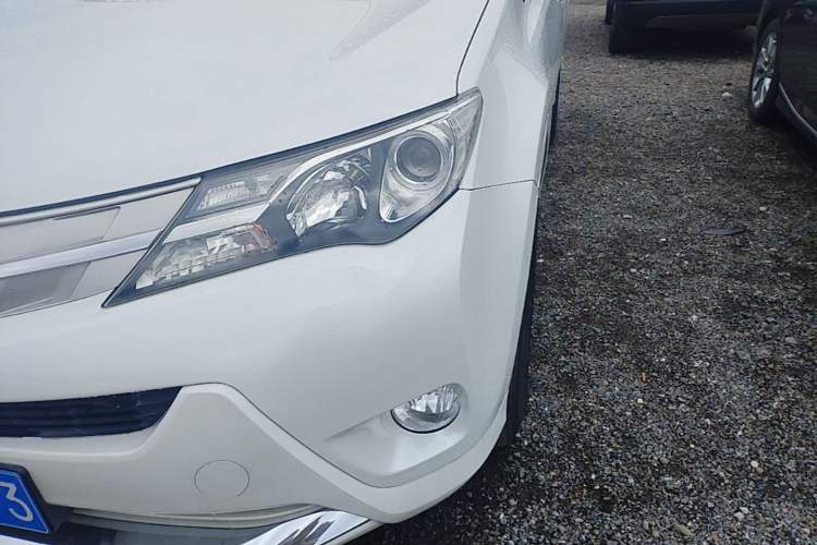 Used Toyota RAV4 2015 2.0L CVT 4x4 Trend Edition Left Front Headlight