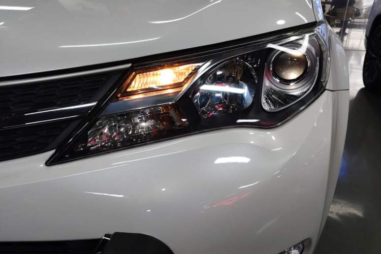 Used Toyota RAV4 2015 2.0L CVT Two-Wheel Drive Fashion Edition Left Front Headlight